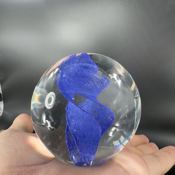 Round Art Glass Paperweight Figure Clear With Cobalt Blue Spiral Swirl Center - Picture 9 of 11